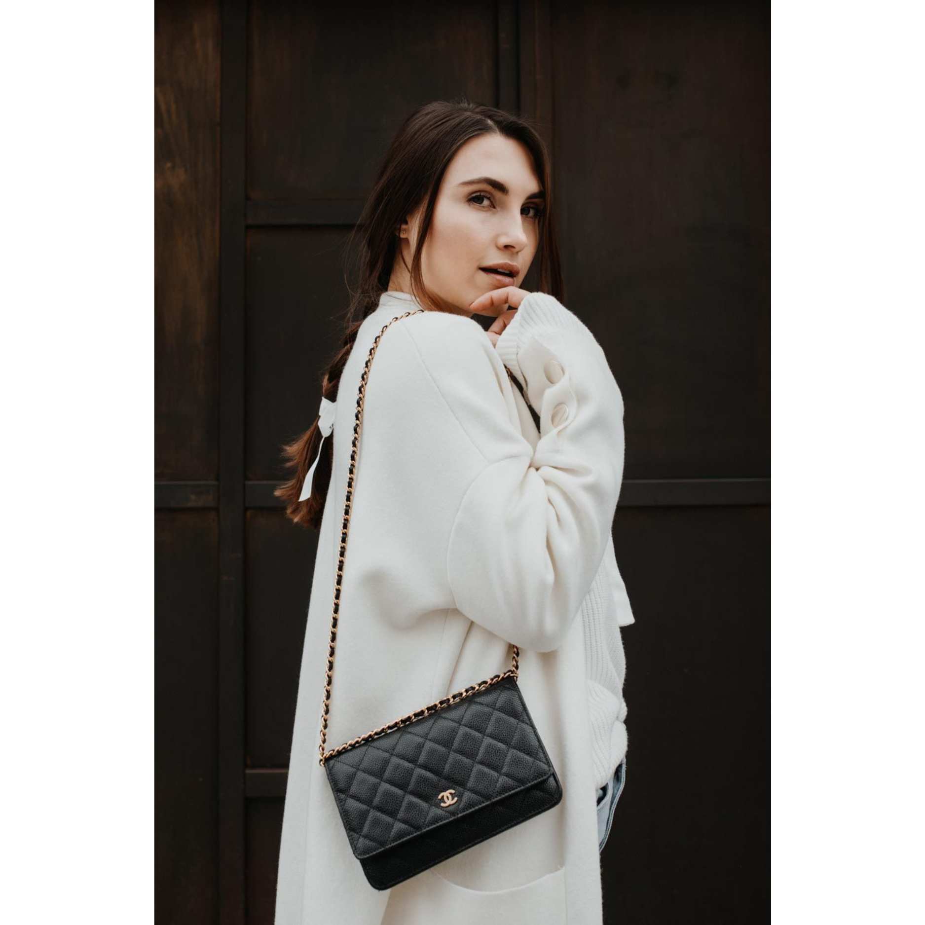 Wallet on Chain Caviar Skin White - 4-22.jpeg