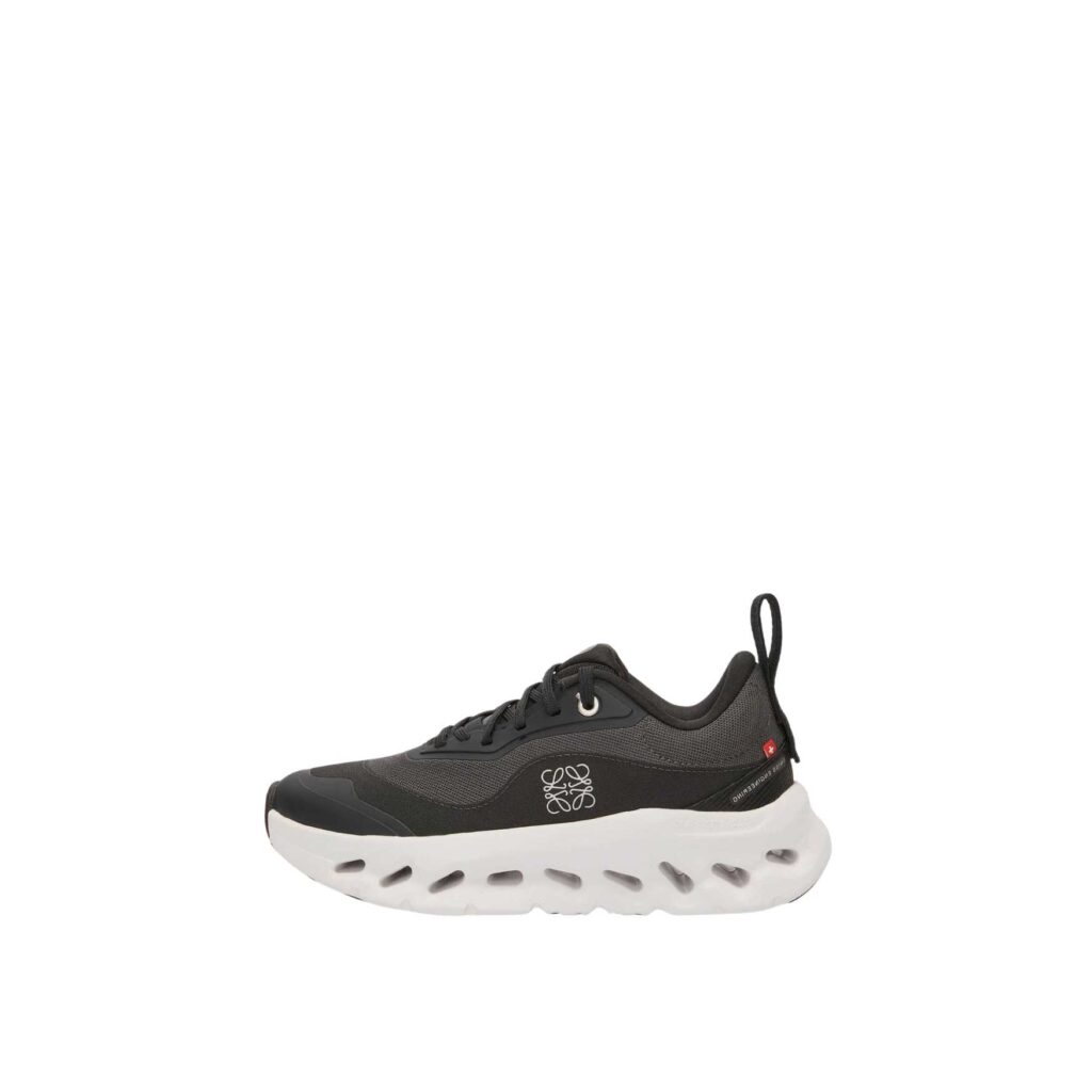 On Running x Loewe – Green - 4-2.jpg