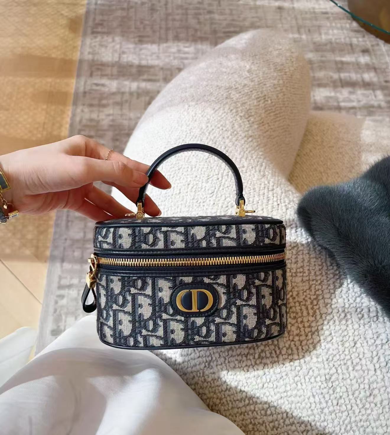 49b00d7408357543a6a73cd8432fc668 Montaigne Mini Vanity Case - 49b00d7408357543a6a73cd8432fc668.jpg